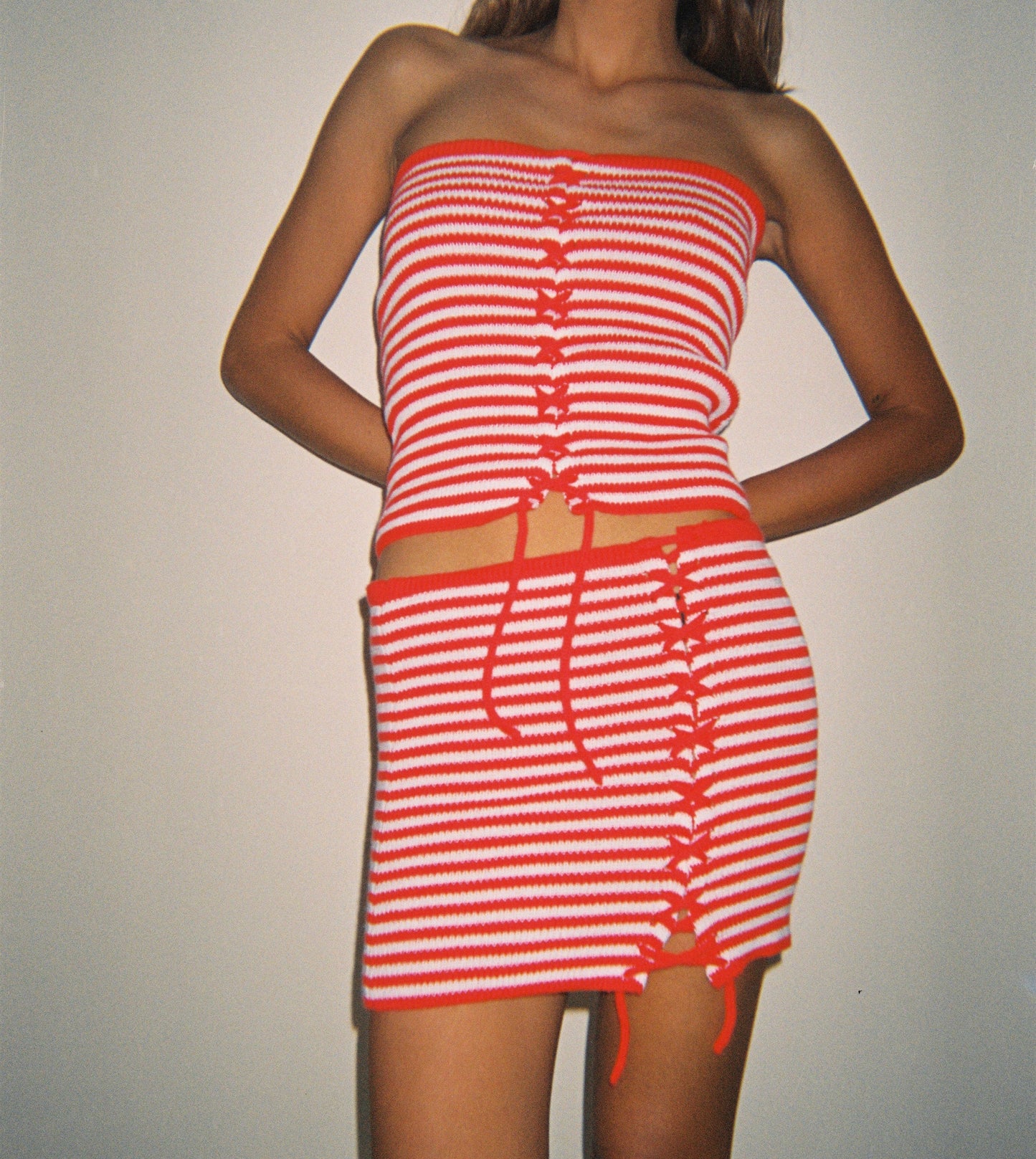Loto Top Red & White